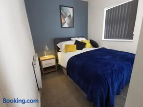 Comfy and Cozy 3 Bed house, free parking & Wifi - Image 3