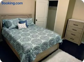 Spacious Room and Private Bath - Image 3
