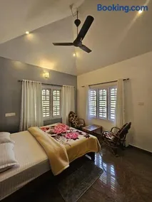 Serene Villa - Image 2
