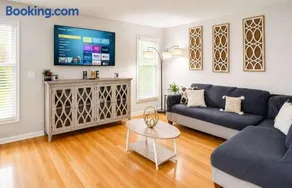 Stunning Home in the Suburb with Hot Tub - Image 3