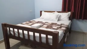 Urban White Villa Homestay - Image 3