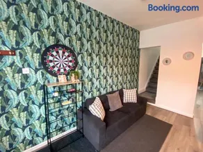 5 bedroom Luxury Townhouse near City Centre, sleep 16 - Image 5