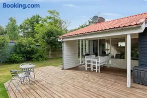 Cozy Holiday Home Close To The Beach - Image 2
