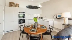 Byron Two Penthouse Apartment - Image 3