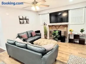 Comfy 3BD-2BA Near Colleges,Tanger, Coliseum - Image 1