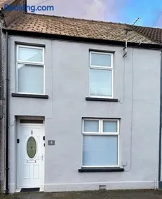 4 Cross Ifor Terrace - Merthyr Tydfil - Cosy House - Sleeps up to 7 - Image 2
