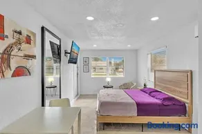 Hollywood Luxury Hotel Like House By Beach #192 - Image 2
