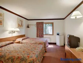 Becker inn & Suites - Image 2