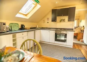 Willow cottage with private hot tub - Image 2
