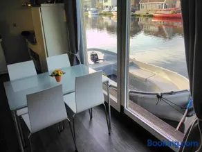 B&Boathouse Amsterdam with bikes and motorboat - Image 2