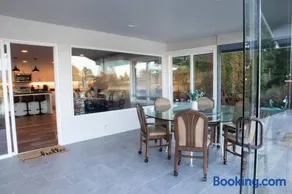 Lakefront House 4300sqft With Private Dock - Image 4