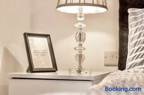 Large One Bedroom Apartments Southsea Sleeps 3 - Free Parking - Image 5