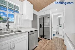 Stylish 4B 3B with Jacuzzi near Wynwood and Beaches - Image 5