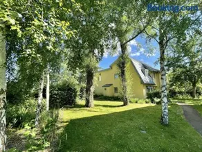 Modern contemporary home in beautiful setting - Image 1