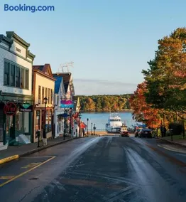 Noonie's Nest Waterfront Cottage on Mount Desert Isle - Image 2