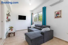 Stella's Olive Tree House - Image 2