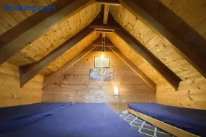 Blockhütte am Flugplatz mit Pool - Image 4