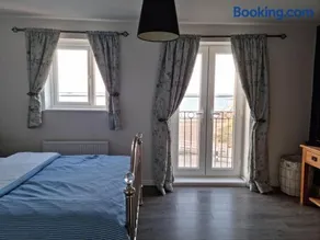 Beach View Couples Retreat Aberavon Beach Direct Seafront panoramic Sea Views large driveway parking - Image 2