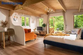 Copperbeech Hut - Romantic Hideaway with a Private Hot Tub - Image 5