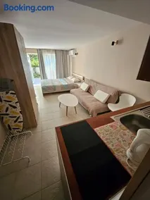 Treti Mart North - Image 1