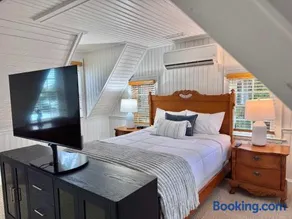 08-Flight Suite at The Castle Inn - Image 1