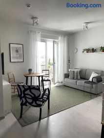 Stylish downtown studio apartment - Image 1