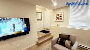 Cozy Rockland Park Unit+Parking - Image 4