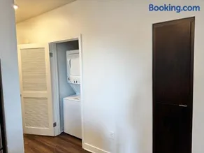 242 Charming, Peaceful Apartment Retreat in Griffith - Image 2