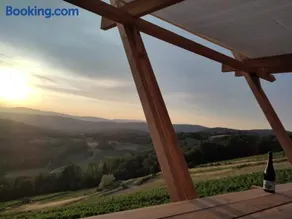 Roulotte de charme au cœur des vignes, vue panoramique sur la vallée de l'ain - Image 1