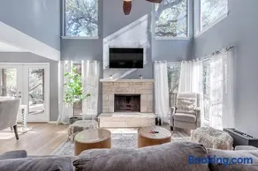 2b1b Hidden Oasis in the Hills- Close to Downtown - Image 4