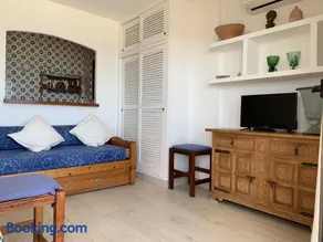 Borras Beachfront Stay - Sea Views & Island Charm - Image 1