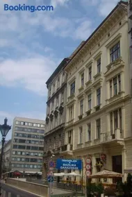 Danube Bridge Apartments - Image 3