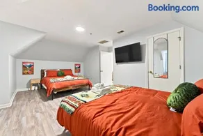 1BR 1Bath East Liberty Entire Apartment w Balcony - Image 3