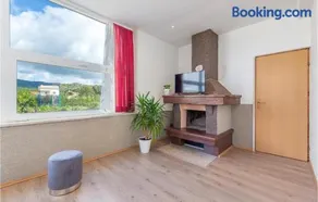 Three-Bedroom Holiday Home In Neoric - Image 3