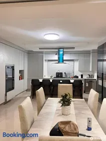 Hillview Executive Self-Catering House - Image 4