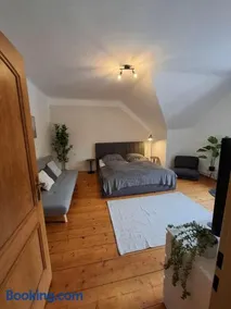 Wanderlust Family Suite - Self Check-In, near Ski Area - Image 3