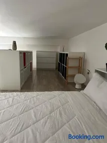 Loft moderno con terrazzo - Image 5