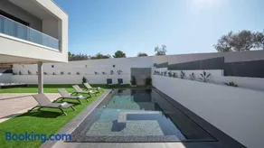 Private Alvor villa with pool and Jacuzzi - Image 1