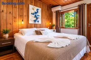 Villa Vintage Campos - Piscina e opções de suites com hidromassagem - Image 3