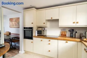 Dog friendly cottage with hot tub under 350 steps to dunes - Image 4