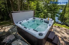 Lake and Pool Table - Au Pied du Lac - Image 2