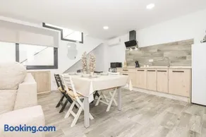 Apartamento Tom-Isi - Image 1