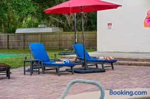 Tropical Oasis- Pickleball, Pool, Hot Tub- 15 min to beach - Image 3