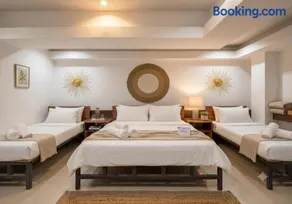 Aomsin Premium Hotel Suit Near Shoping Malls - Image 2