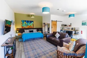 Modern Barn Conversion - Image 2