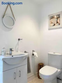 Garden room & en-suite shower with barrel sauna - Image 5