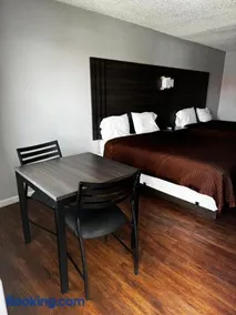 Lone Star Inn - Image 2