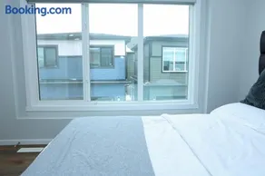 Kris Comfort Garden Suite - Image 1