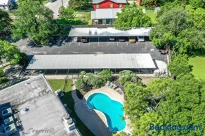 SS B11 Seele Street River Retreat - Image 3