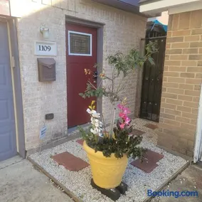 Houston Sweet Spot Townhouse - Image 2